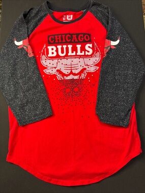 Women’s Chicago Bulls Red & Black Raglan Top